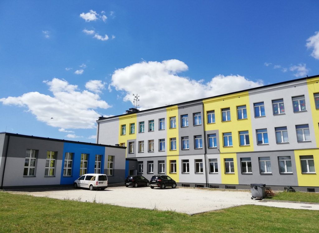 Gruntowe pompy ciepła o mocy 193 kW w szkole podstawowej w Wierzbicy